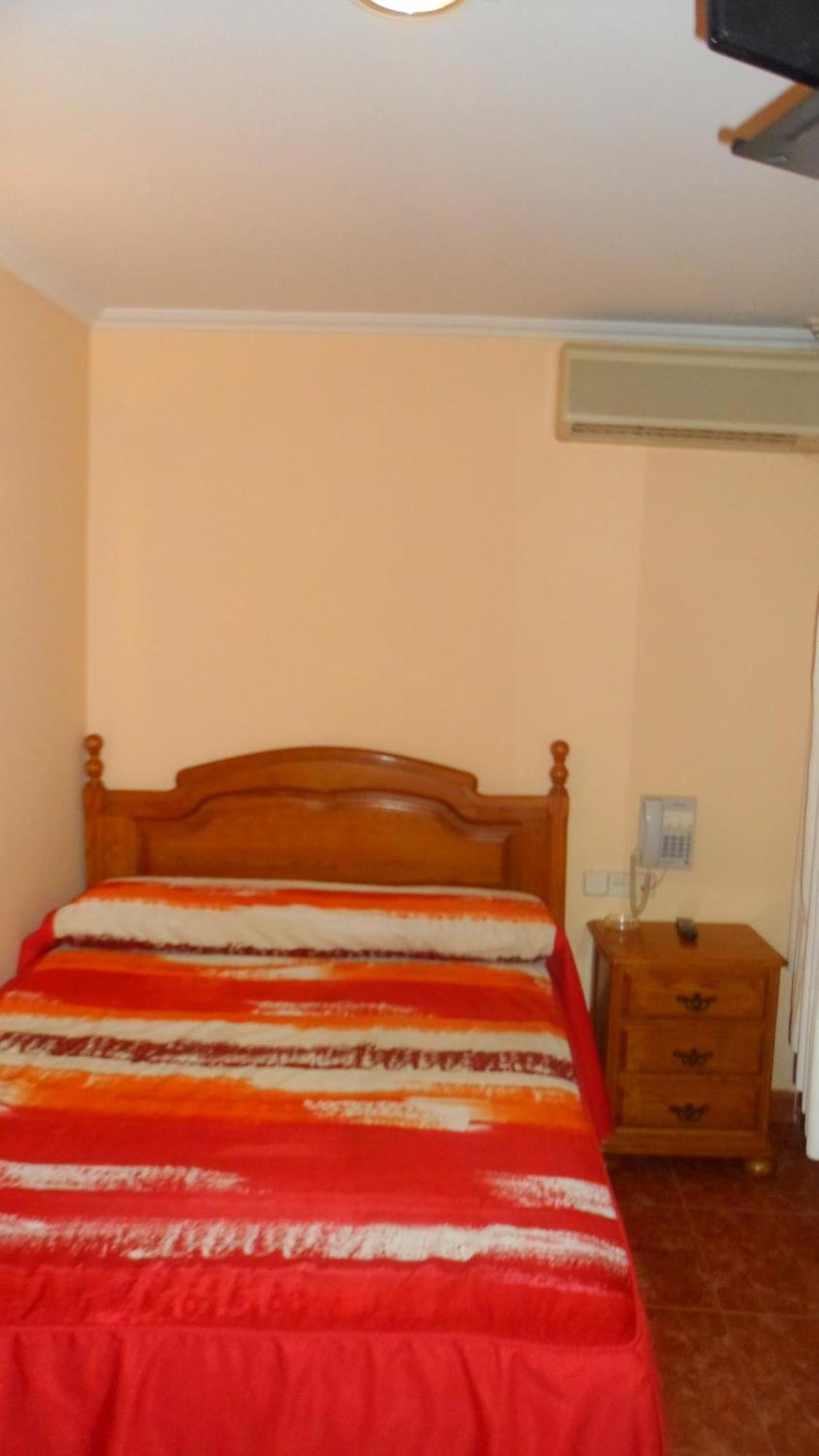 Hostal La Nava Мадрид Екстер'єр фото