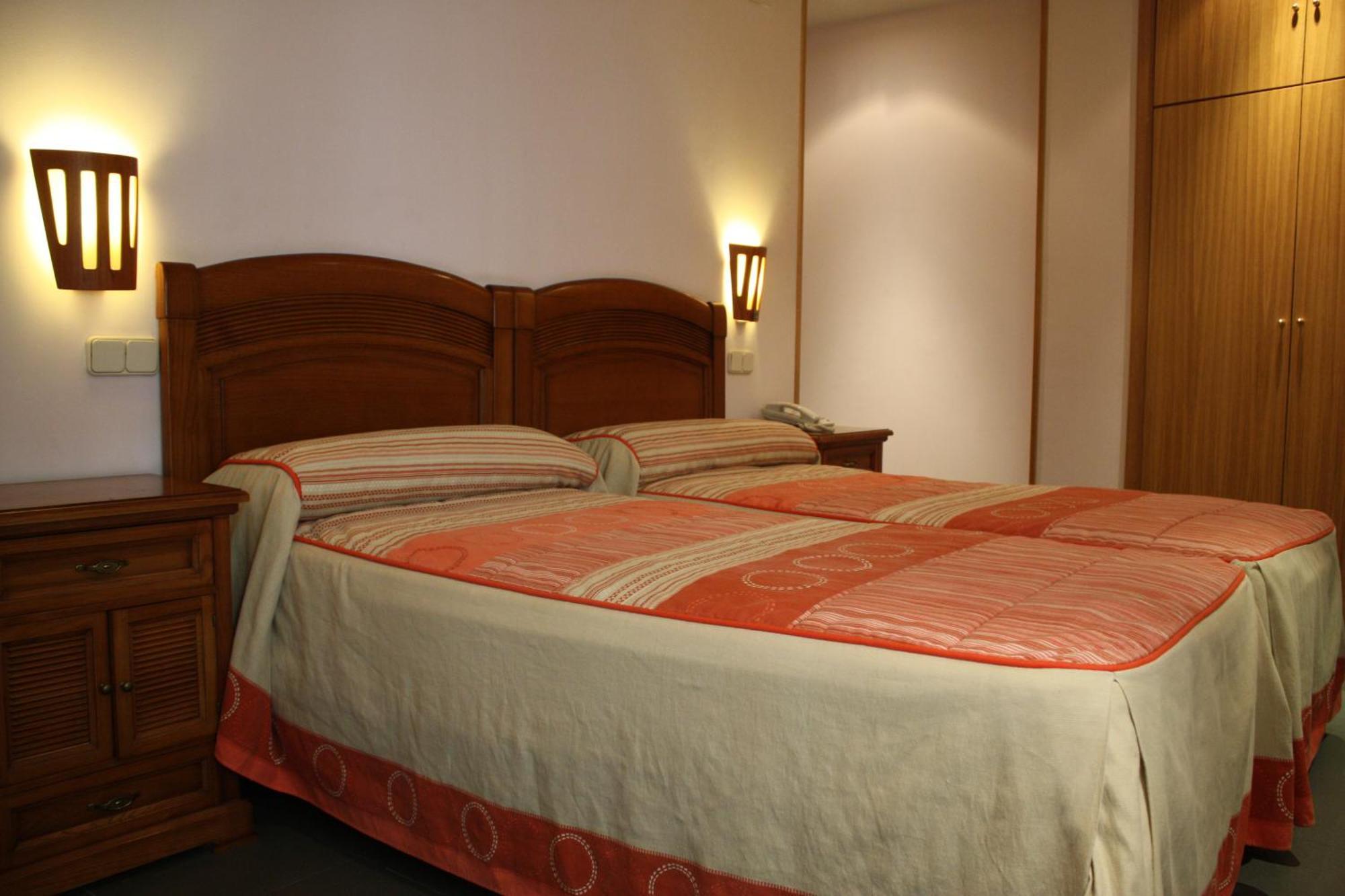 Hostal La Nava Мадрид Екстер'єр фото