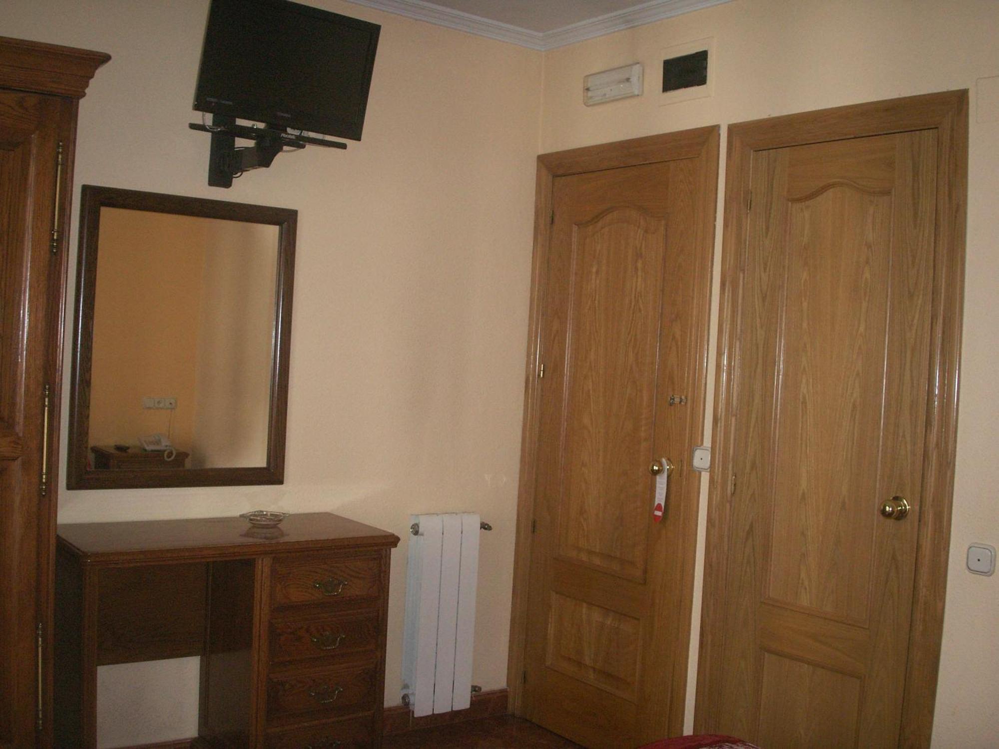 Hostal La Nava Мадрид Екстер'єр фото