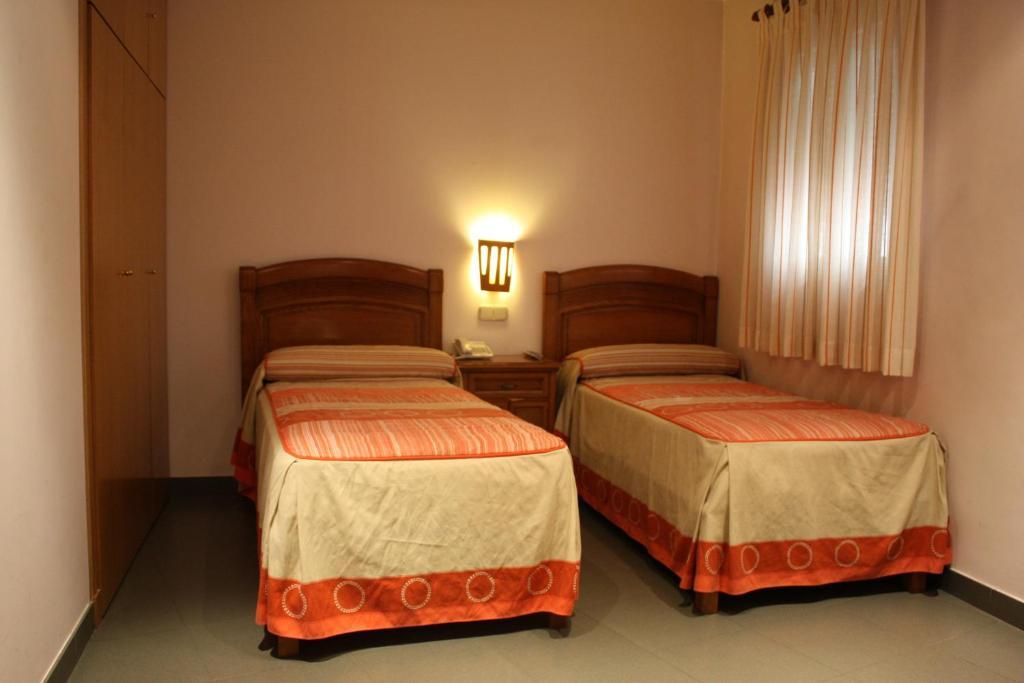 Hostal La Nava Мадрид Екстер'єр фото